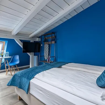 Niebiesko-bialy Apartament Апартаменты